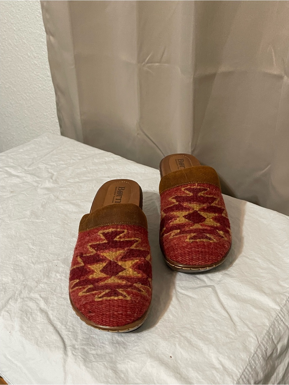 BORN Bandy Fabric and  Clogs.   Indian Blanket Design Like New.  Size 7B / EU 38